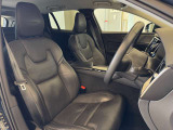 Inscription専用パーフォレーテッドナッパレザーシートは運転席助手席ともマッサージ機能や、シートヒーターベンチレーションといった便利な機能がご利用いただけます。
