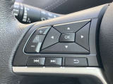 手元でナビの音量調整等が出来るのでナビの操作によるわき見運転を防止することが出来ます。