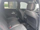 メルセデス・ベンツの定める厳しい基準をクリアしたお車のみをご案内させて頂きます。納車前整備はメーカー規定に基づき当店3Fの指定工場で入念に行なわれます。熟練のメカニックがお客様のお車を整備致します。