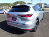 【CX-60】ドライビングエンターテインメントSUV。走ることの感動が感じられるクルマを目指し、五感で感じるクルマとの一体感と、心に響くエンジンサウンドと変速のリズムをつくり込みました。