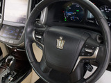★使いやすさや安全性を追求したステアリング周り!高級車ゆえにスイッチ類が多いのも特徴ですね!考え尽くされた配置ですぐに使いこなす事が出来ますのでご安心下さい!是非、体感してみて下さい!!