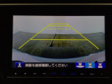 【バックカメラ】運転が苦手な方も車庫入れラクラクです!ギアをリバースに入れれば自動的に切り換わりますので、面倒な操作は不要です♪狭い駐車場もお車を傷つけず安心ですね!