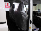 当店では専任のメカニックが大切なお客様のお車を一台一台丁寧に整備いたします。自社認証工場にてリフトアップし下回りまでキッチリ検査いたします。