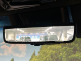 【デジタルインナーミラー】後席の大きな荷物や同乗者で後方が確認しづらい時でも安心!カメラが撮影した車両後方の映像をルームミラー内に表示。クリアな視界で状況の確認が可能です!