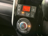 【オートエアコン】一度お好みの温度に設定すれば、車内の温度を検知し風量や温度を自動で調整。暑い&hellip;寒い&hellip;と何度もスイッチ操作をする必要はありません。快適な車内空間には必須の機能ですね♪