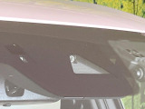 【スマートブレーキサポート】走行中に前方の車両等を認識し、衝突しそうな時は警報とブレーキで衝突回避と被害軽減をアシスト。より安全にドライブをお楽しみいただけます。