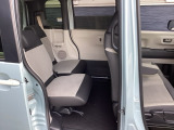セカンドシートです!!ベンチシートになってますので、お二人の乗車ですとゆったり座って頂けますよ!!