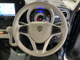 ステアリングから手を離さず、運転に集中したままオーディオ等の操作ができます。