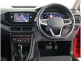レザーステアリングにデジタルメーターです!車両情報、ナビをメーター画面内で確認できます)お客様の運転をサポートします!