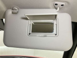 【運転席サンバイザー】鏡が付いているのでメイク直しなどにも便利★