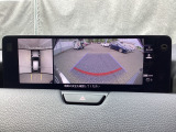 狭い場所での駐車やすれ違いなどでより的確な運転操作に役立つ360&deg;ビューモニターが装備されています。