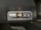 ハンドルの左下にETC2.0がついています。高速道路の料金所の通過も楽々です。 カードの取り出しもしやすい場所についています。