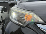 【LEDヘッドライト】とっても明るいLEDヘッドライトが装着されているので、夜の運転も明るく安全です。