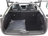 広々としたラゲージスペースを備えています。大きなものや長さのある荷物もしっかりと積み込めます。