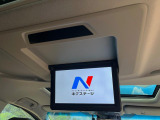 【フリップダウンモニター】大画面モニターで後席でもエンタメをお楽しみいただけます。小さなお子様にも大人気の装備です♪