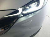 LEDヘッドライトは雪や氷が付着した時は融けにくいという弱点がありますが、こちらから液を噴射することで表面についた雪や氷を吹き飛ばし、夜間や雪道でもしっかり光が届き安全に運転することができます。