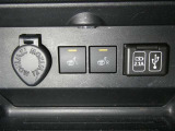 【シートヒーター搭載】シートを温めてくれる暖房機器です!長時間座っていると負担が掛かりやすい背中や腰、または冬場の寒い日に冷えやすい脚部に快適なぬくもりを♪