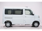 県内13店舗にて常時500台以上ダイハツ車を展示中です。見て、触って、納得のいく一台をぜひ見つけてください。