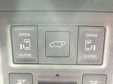 【パワーバックドア】スマートキーや運転席のボタンを押すだけでリアゲートが自動で開閉します!荷物を持っている時や、高い位置にあるバックドアを閉める際に便利な機能です♪