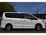 両側ワンタッチ電動スライドドアで乗り降りも楽々でございます♪