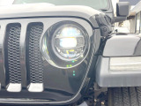 ●LEDヘッドライト:夜間走行時も良好な視界を確保し安心して運転できる高輝度LEDヘッドライトを装備!点灯速度が早く、消費電力も抑えられています。