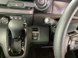 【eコンスイッチ】低燃費運転をサポートするECONモード。スイッチをONすると、エンジンやトランスミッション、A/Cなどを協調制御し、燃費の向上に貢献。エコドライブの効果を高めます。