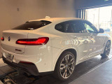 【BMWの伝統-3】BMWのお車は、&ldquo;駆け抜ける歓び&rdquo;を体現しております。走行の安定性とコーナリングの良さを追求し、思い通りにハンドルの操作可能です。
