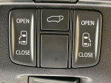 【両側パワースライドドア】スマートキーや運転席のスイッチで後席両側スライドドアの開閉が可能♪電動だから力を入れてドアを開ける必要が無く、小さなお子様でも簡単に開け閉めでき快適です♪