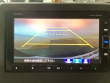 【バックカメラ】運転が苦手な方も車庫入れラクラクです!ギアをリバースに入れれば自動的に切り換わりますので、面倒な操作は不要です♪狭い駐車場もお車を傷つけず安心ですね!