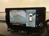 映像で見づらい車両周辺の確認をアシスト。クルマを真上から見ているような映像を表示。 運転席から確認しにくい車両周囲の状況を把握。