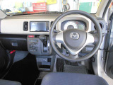 ナビ画面やステアリング・エアコンの配置など運転時に必要な操作をとりやすい様に工夫されています。