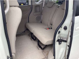 後部座席も広い空間を確保できゆっくり乗車できます!ファミリーでお出かけも余裕です♪
