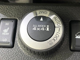 【オールモード4&times;4】2WD/4WDモードを手軽に切り替え可能。燃費重視の2WD、スタック時に役立つLOCK、AUTOモードでは4WDの配分を自動で調整し、路面状況を問わず安定した走りをサポート。