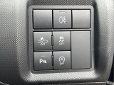 【スマートアシスト】走行中に前方の車両等を認識し、衝突しそうな時は警報とブレーキで衝突回避と被害軽減をアシスト。より安全にドライブをお楽しみいただけます。