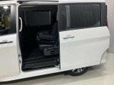 【両側ハンズフリーオートスライドドア】寝ているこどもを抱いていても、荷物を持っていても問題なし!とっても便利です♪