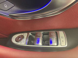 メモリー付き電動シートも装備されておりますのでシート位置を3パターン記憶できます。