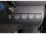 ★使いやすさや安全性を追求したステアリング周り!高級車ゆえにスイッチ類が多いのも特徴ですね!考え尽くされた配置ですぐに使いこなす事が出来ますのでご安心下さい!是非、体感してみて下さい!!