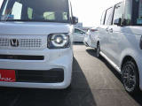 暗闇でも前方をくっきりと照らしてくれるライトです。夜の運転でも安心ですね。