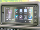 【ディスプレイオーディオ】お手持ちのスマートフォンとの連携で、ナビや音楽再生など各種アプリを使用可能。スマホに近い感覚でお使いいただけます♪