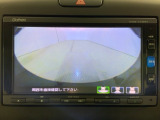 リアカメラ付で、後方をナビ画面で確認。車庫入れも安心です。もちろん、バックギアと連動しています。