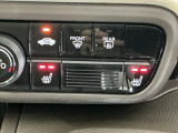 運転席/助手席シートヒーターで寒い日もすぐに温かくなり快適に過ごせます。2段階の温度調整が可能です