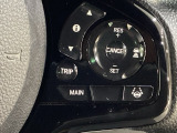 ハンドルにHondaセンシング系のクルーズコントロールやレーンキープアシストなどの操作スイッチが装備されています。ハンドルから手を離さず安全に操作できます。