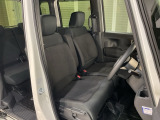 乗降がしやすい運転席。高さが調節できて小柄な方でも運転しやすいポジションをとることができます。