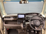 運転席周りです。カップホルダーや小物の収納などは必須ですよね!!使い勝手の良いつくりになっております!!