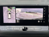 アラウンドビューモニター。上空から見下ろしたような映像が映し出されるので、駐車をスムースに行えます。