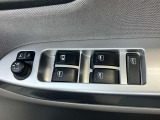 ★オート格納式ドアミラー★ドアミラーの操作スイッチを中立の位置(AUTO)にするとドアの施錠・解錠と連動してドアミラーが格納・復帰します!
