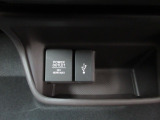 便利な充電用USBジャックと12V電源ソケットを設置しております。周辺機器の充電にご利用頂けます☆