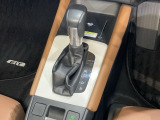 自然に手が届く距離に配置されたシフトレバー。