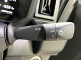 【オートライト】周りの明るさに応じて自動でヘッドライトの点灯・消灯ができる機能です!ライトの付け忘れ・消し忘れなどが無くなり、雨の日や夕方の走行も安心!トンネル通過時も便利ですね♪