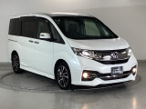狭い駐車場でも、スライドドアならチャイルドシートへのお子さまの乗降や荷物の積載もスムーズ。